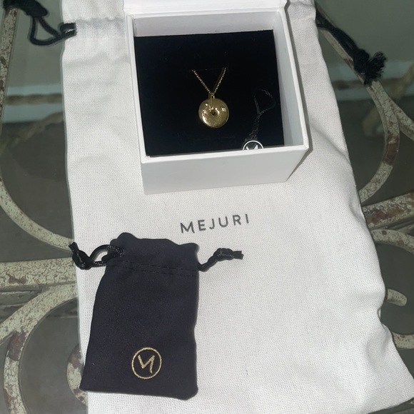 Mejuri Cancer Zodiac Pendant Necklace - Picture 3 of 4